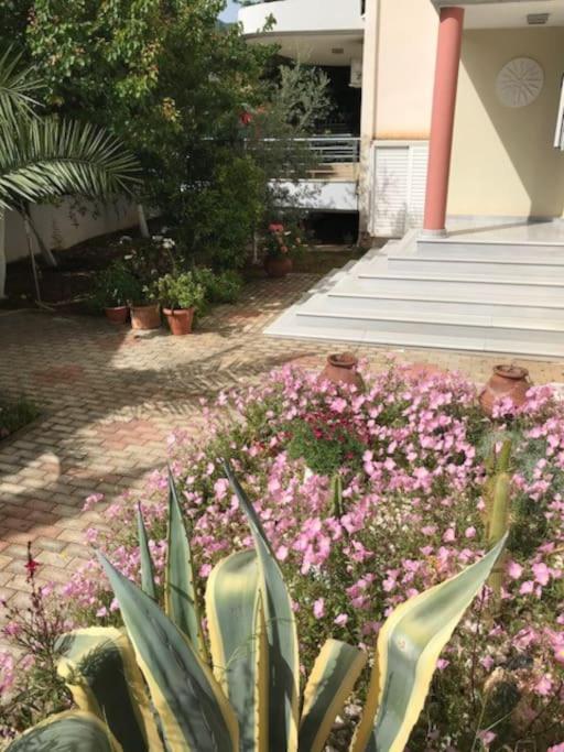 Akrata Rose Garden Apartments I Paralia Akratas Buitenkant foto